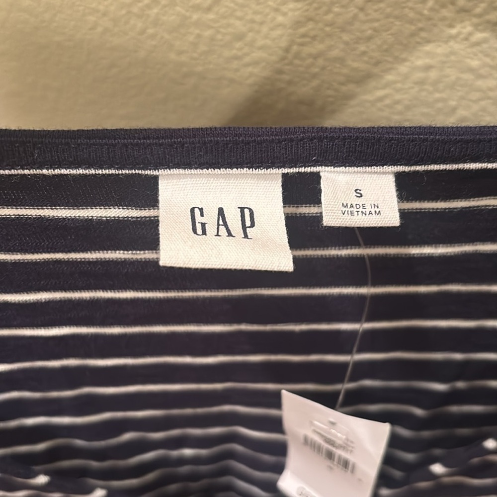 NWT GAP Black and White Striped dress that cinches in the middle - Picture 6 of 11